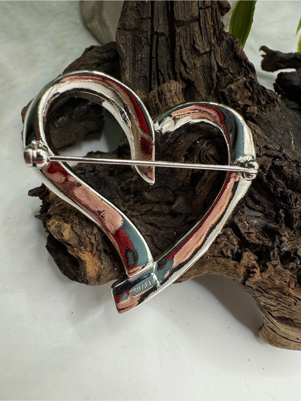 Trifari vintage open heart brooch, polished silver tone, EUC. - Picture 4 of 5